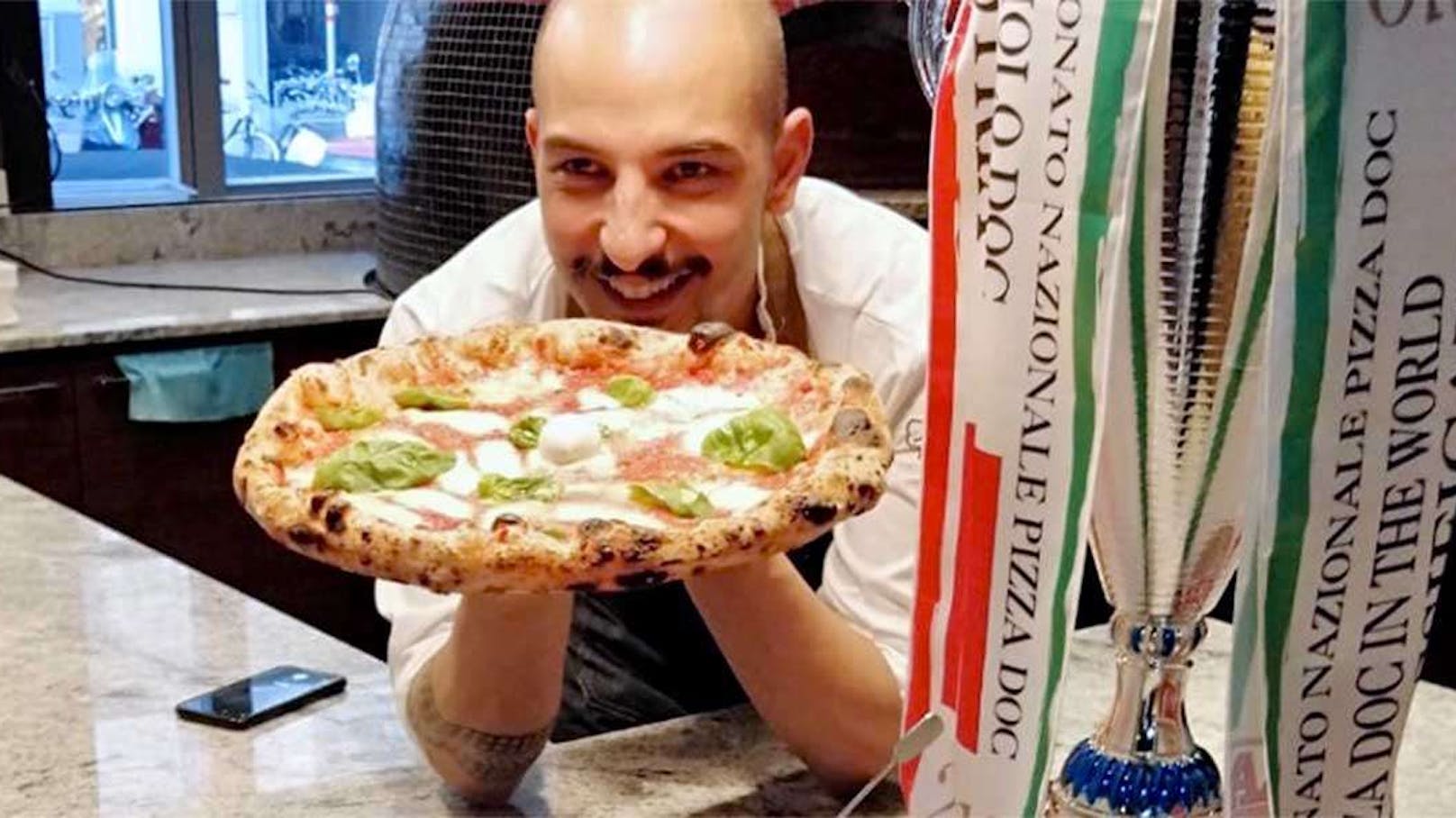 Im Jahr 2019 wurde Francesco Calò zum Pizza-Weltmeister erklärt. Jetzt wurde sein Lokal&nbsp;"Via Toledo Enopizzeria" zur zweitbesten Pizzeria in Europa gekührt.