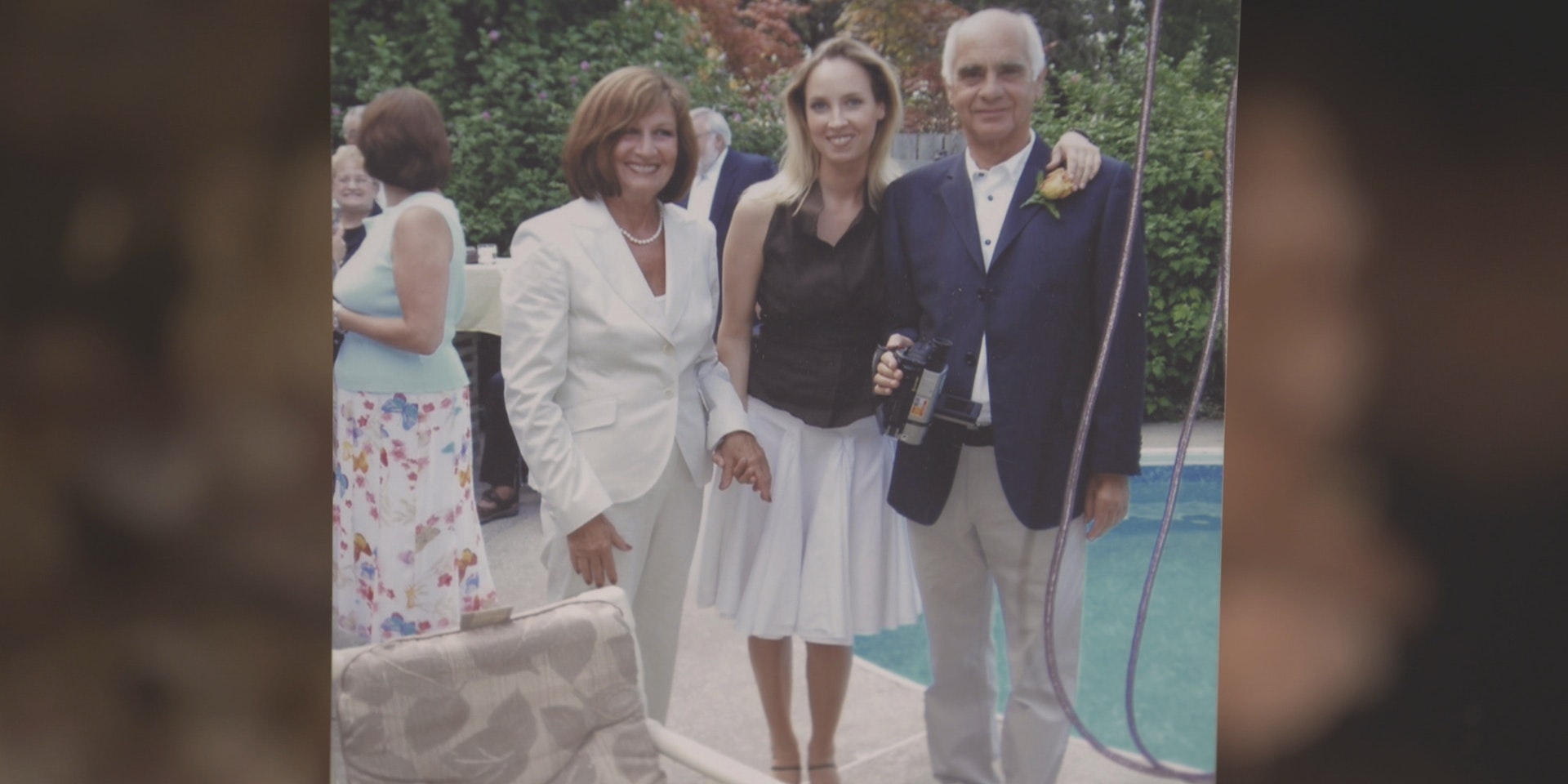 Nadja Bernhard beim Wiedersehen ihrer Eltern 2002.