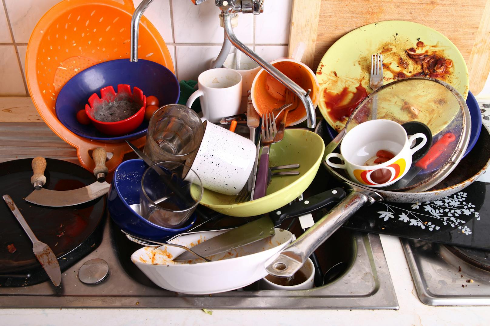 Wir haben Menschen, die Abwaschen hassen wie die Pest, gefragt, wie sie diese Hausarbeit effizienter hinter sich bringen – oder zumindest ein bisschen weniger schlimm finden.