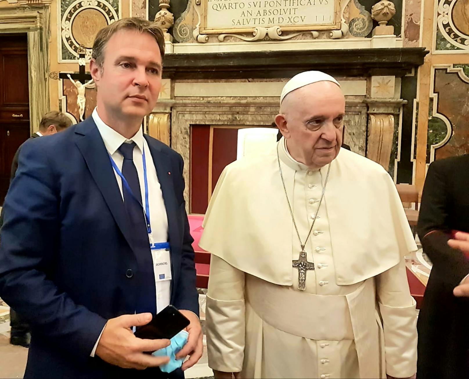 Babler (li.) mit Papst Franziskus.