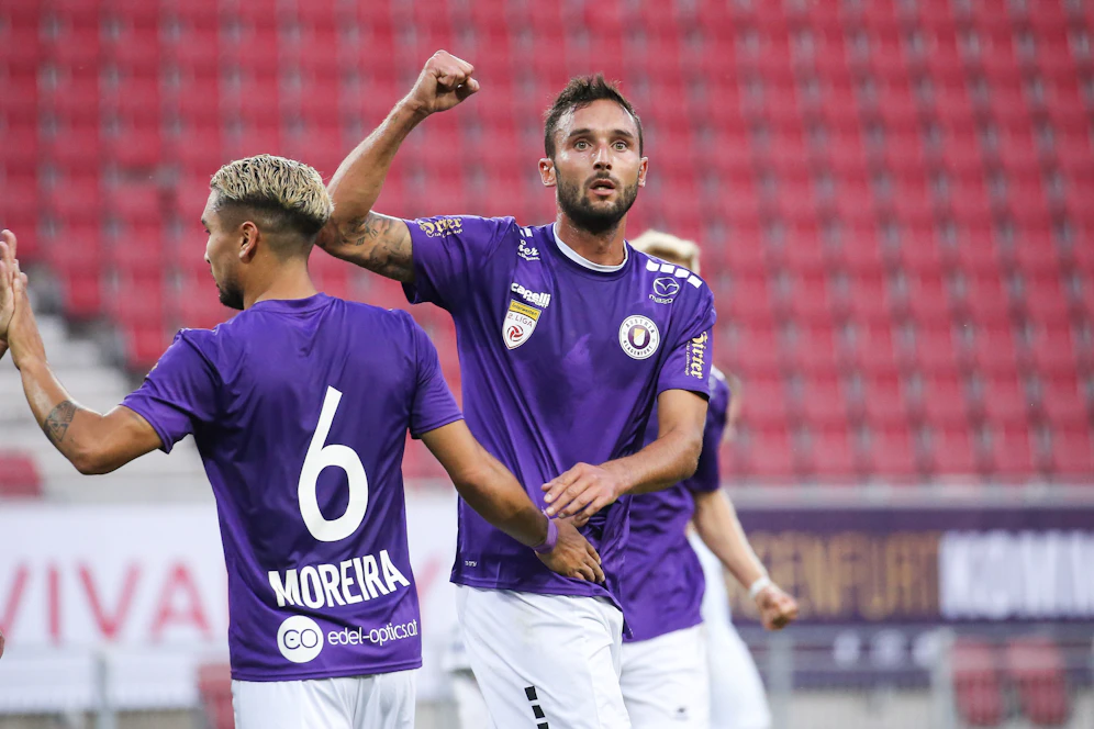 Markus Pink bejubelt den Klagenfurt-Sieg. 