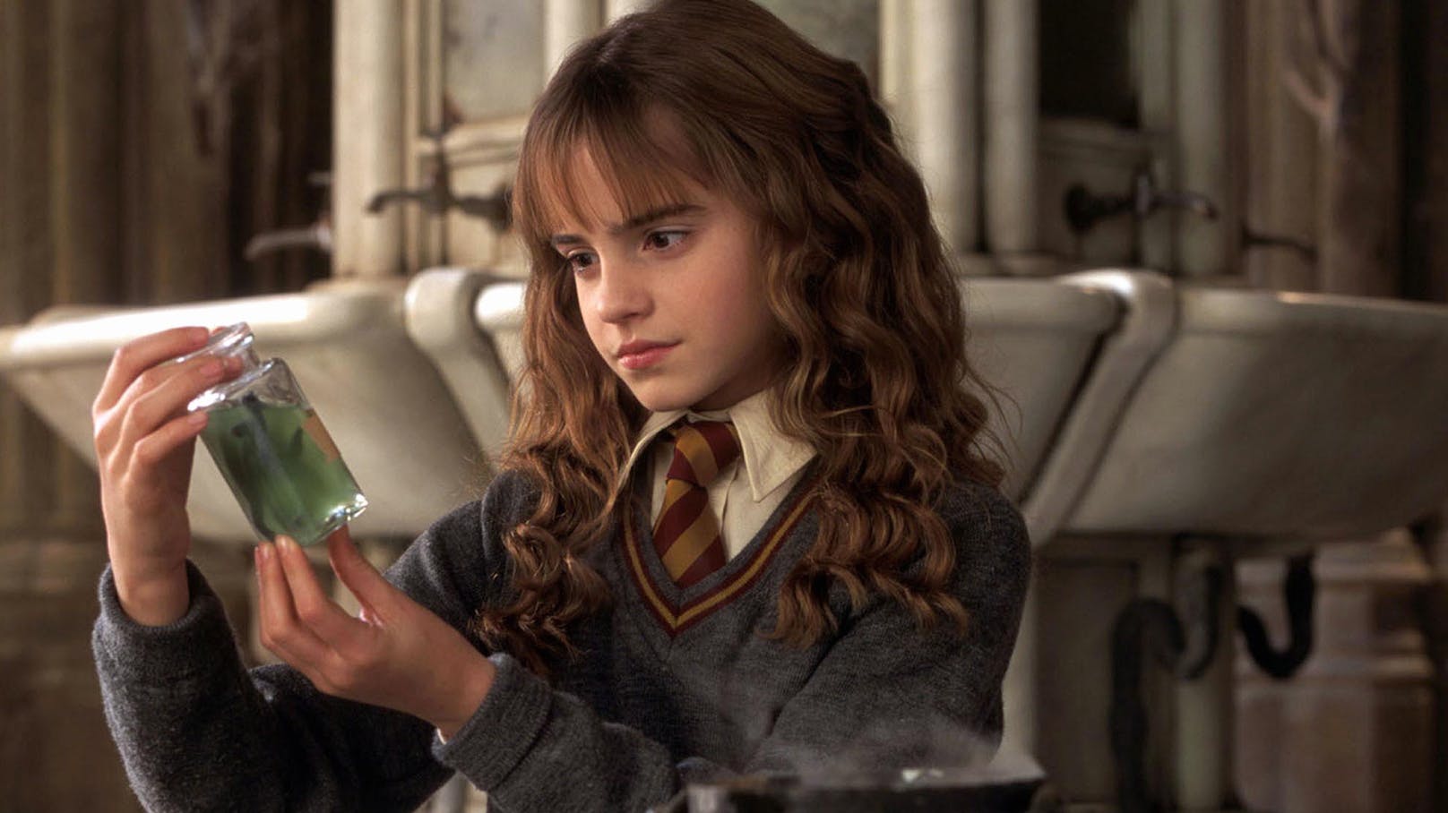 Als belesene Zauberschülerin Hermine wurde Schauspielerin <strong>Emma Watson</strong>&nbsp;mit den "Harry Potter"-Filmen berühmt. Der Wissensdurst ihrer Filmfigur begleitete die Darstellerin auch im wahren Leben und führte zu einer erfolgreichen Laufbahn an zwei Elite-Universitäten.