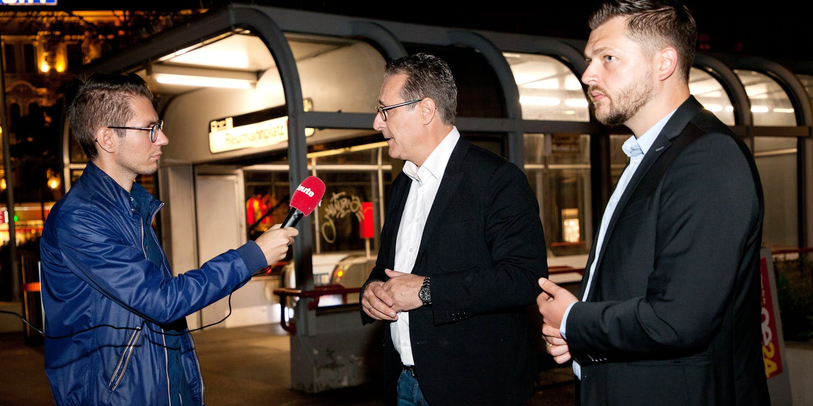 Heinz-Christian Strache und Zoran Kovacevic am Reumannplatz im Gespräch mit Clemens Oistric (<em>"Heute"</em>)