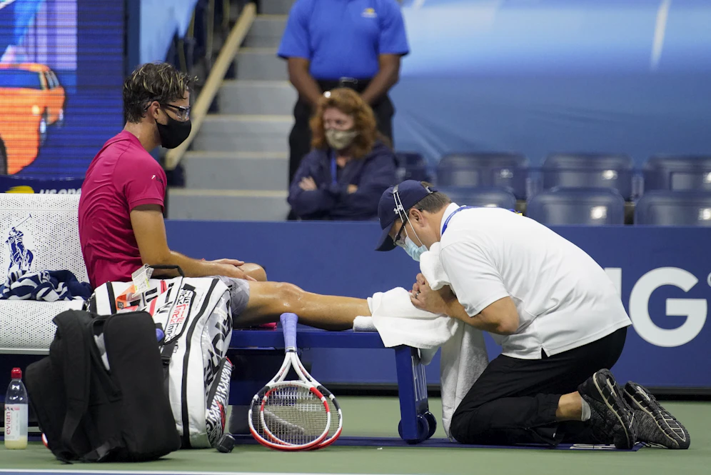 Dominic Thiem musste sich im Halbfinale behandeln lassen.