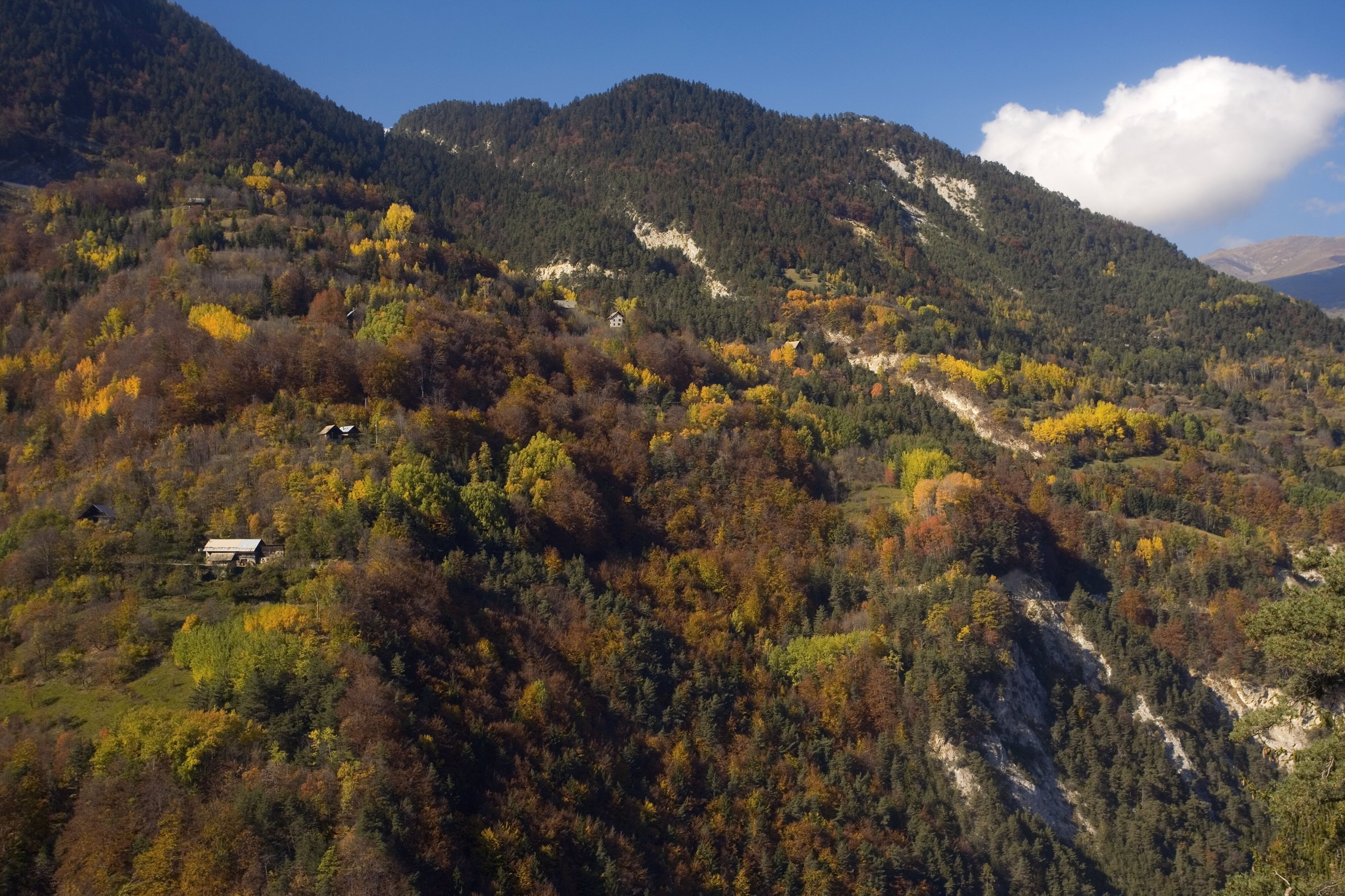 Das Belledonne-Massiv ist ein Ausläufer der französischen Alpen, als größere Stadt liegt Grenoble in der Nähe.