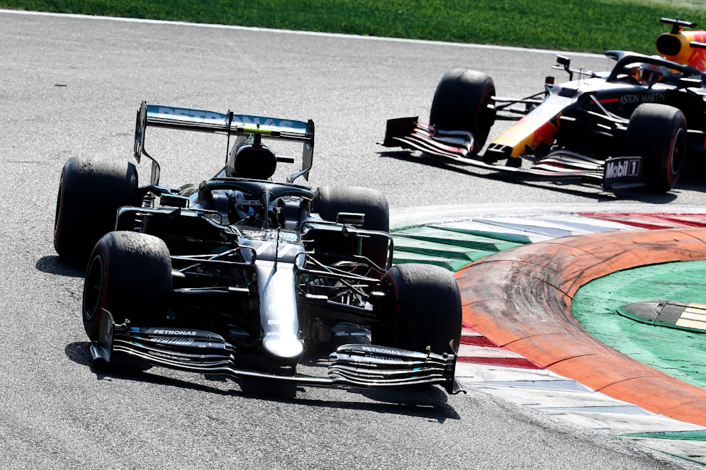 Valtteri Bottas und Max Verstappen geben den Takt vor.