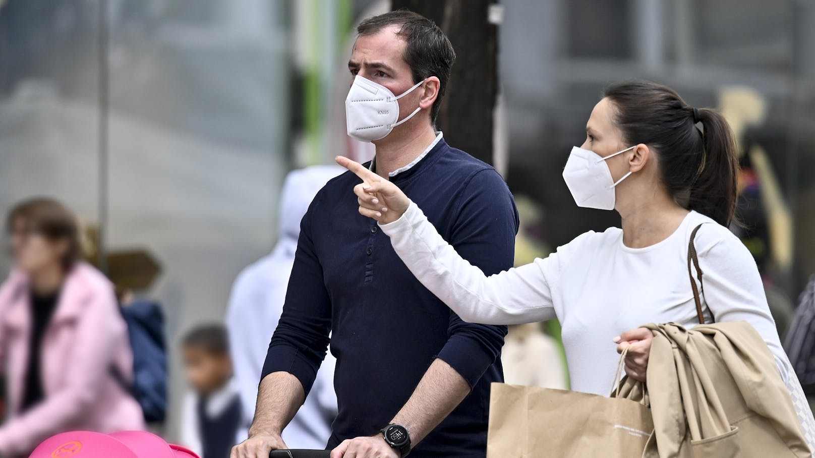 Masken sind in der Pandemie ein ständiger Begleiter.
