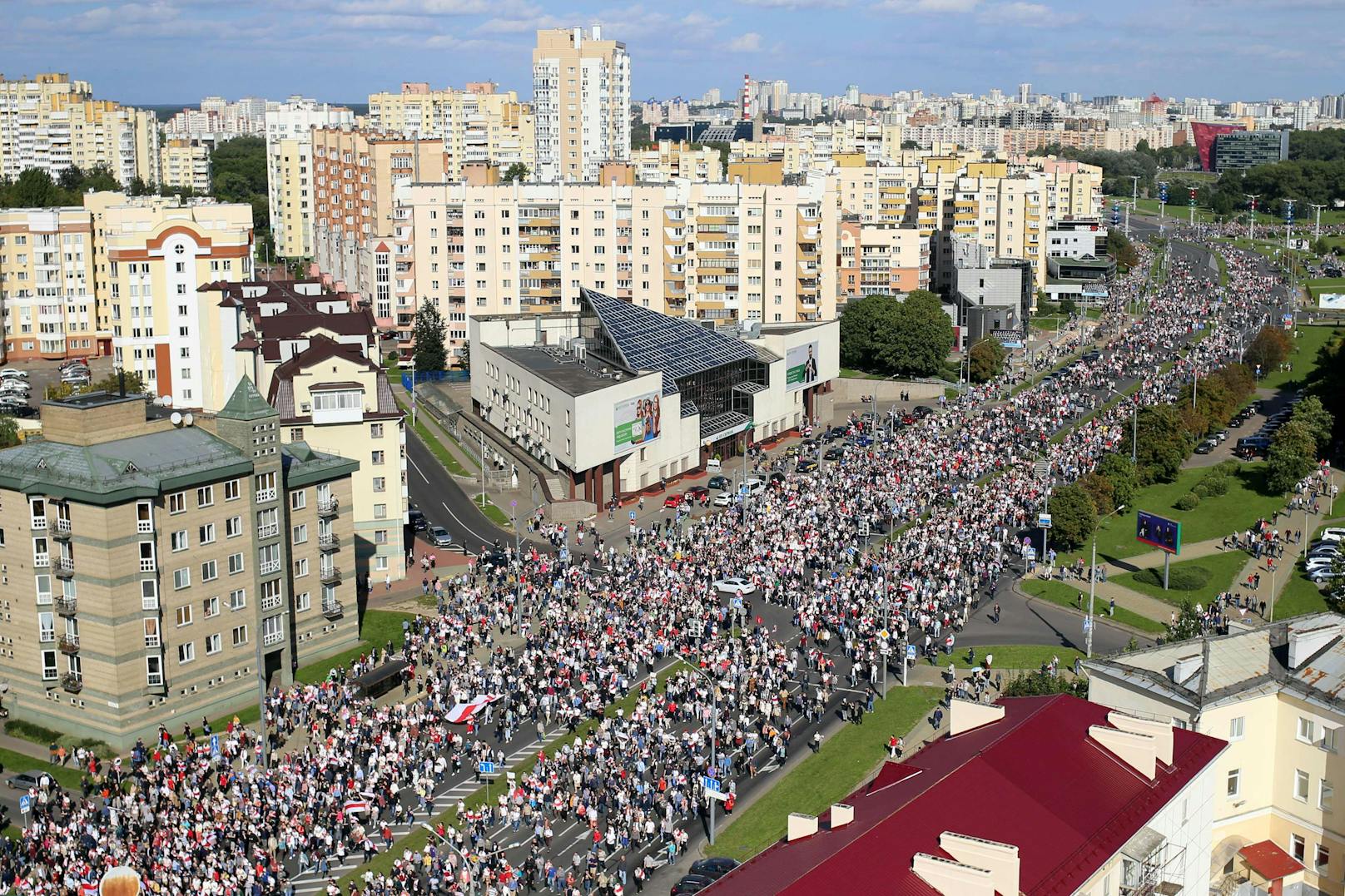150.000 Menschen demonstrierten in Minsk gegen Lukaschenko.