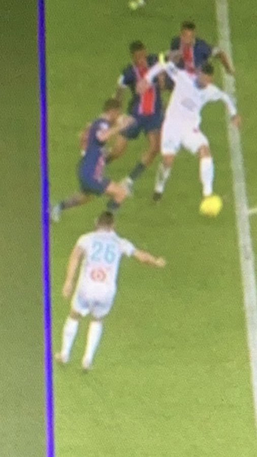 Die Abseits-Fehlentscheidung erregt französische Fußball-Fans.