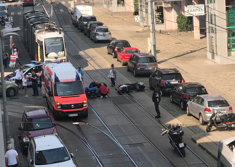 Der Fahrer musste ins Krankenhaus gebracht werden.