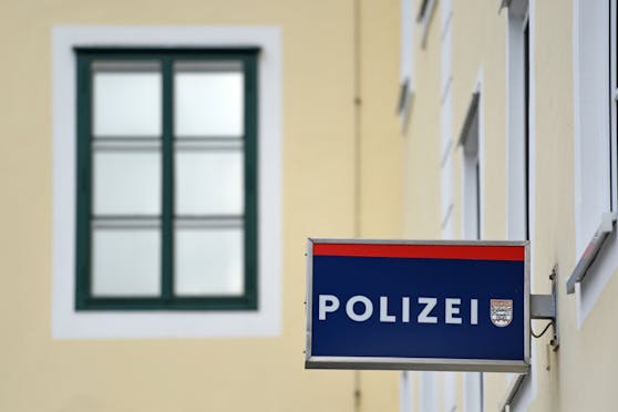 Zwei Jugendliche fuhren betrunken zur Polizeidienststelle in Gmunden, brachten Diebesgut zurück.