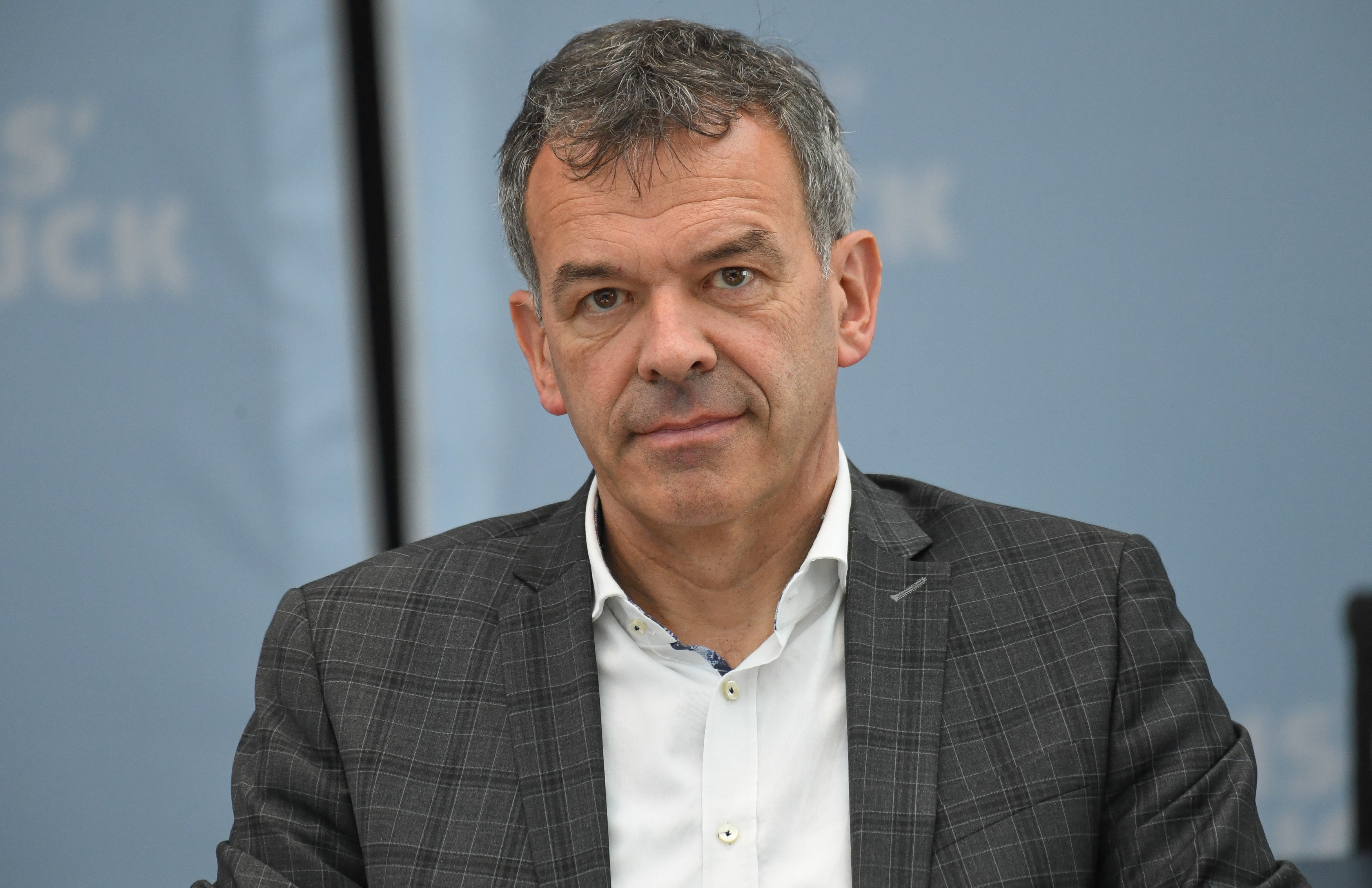 Innsbrucks Bürgermeister Georg Willi wird beim Bund anfragen, ob Innsbruck die Gelder für die Impfkampagne anderweitig verwenden darf.