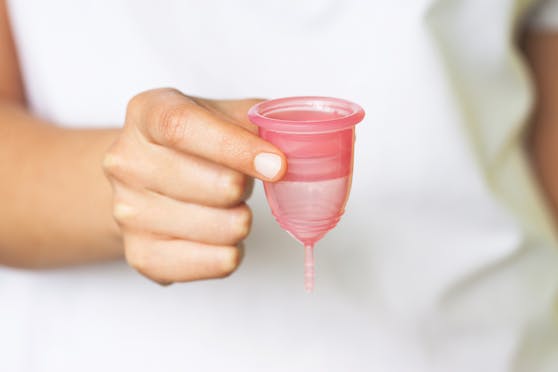 Ein Mann benutzte die Menstruationstasse seiner Frau als Zahnputzbecher.