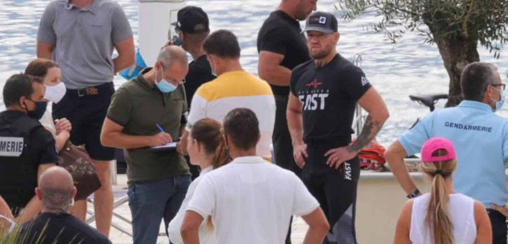 Conor McGregor wird von der Polizei belehrt
