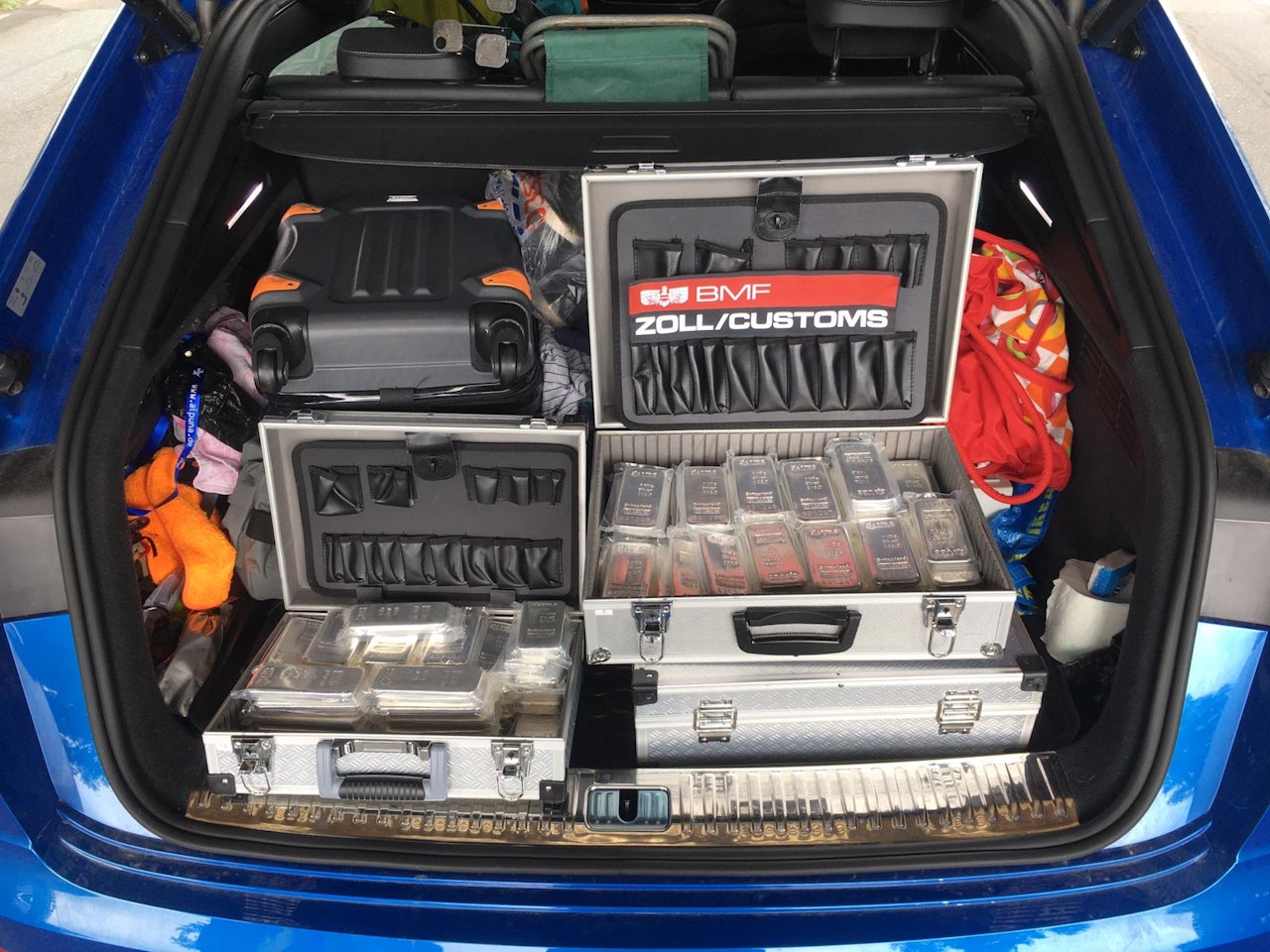 Heute.at - Familie schmuggelte 665 Kilo Gold und Silber im Auto