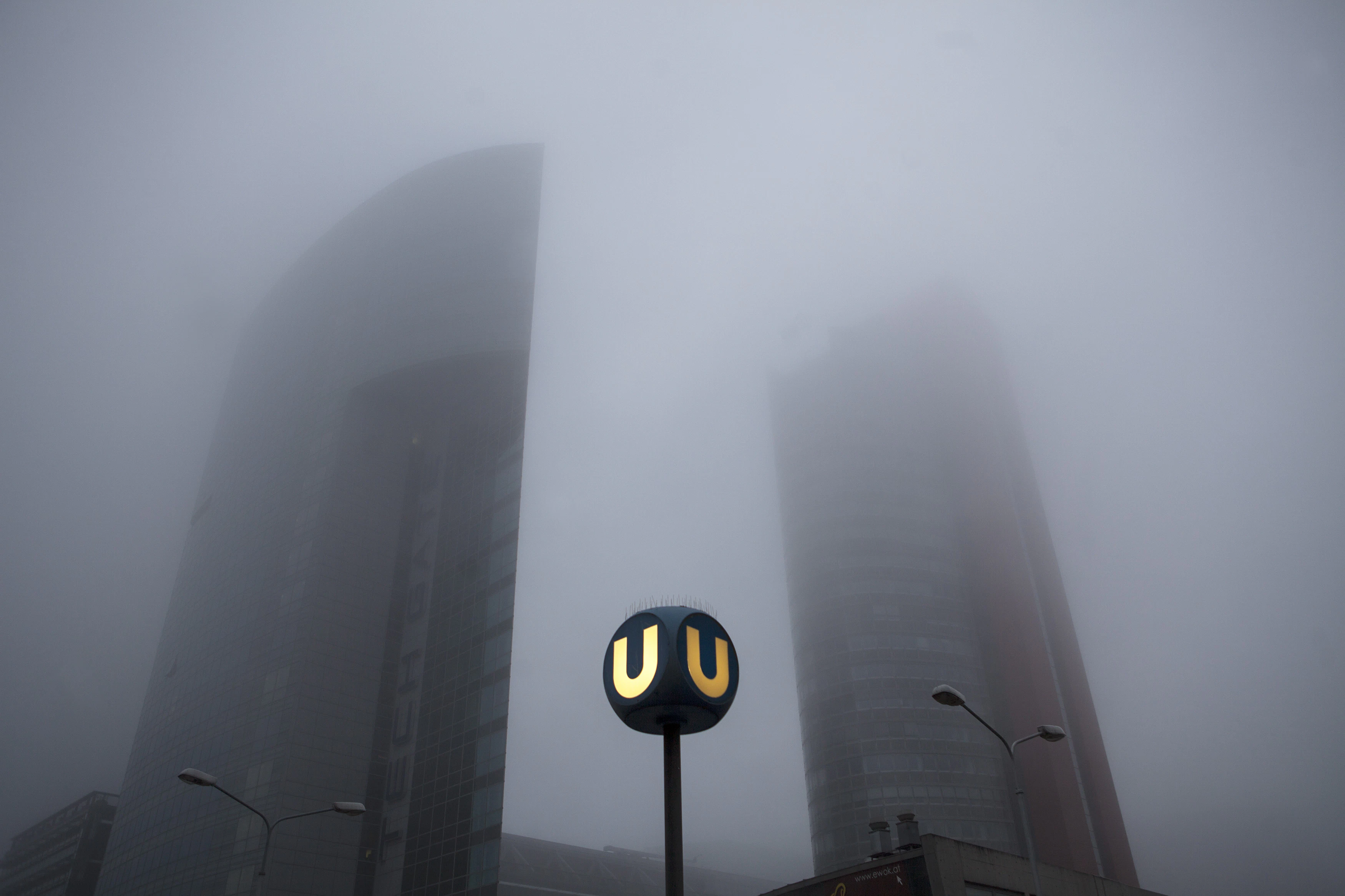 Die Häuser der Donaucity im dichten Nebel (Archivbild)