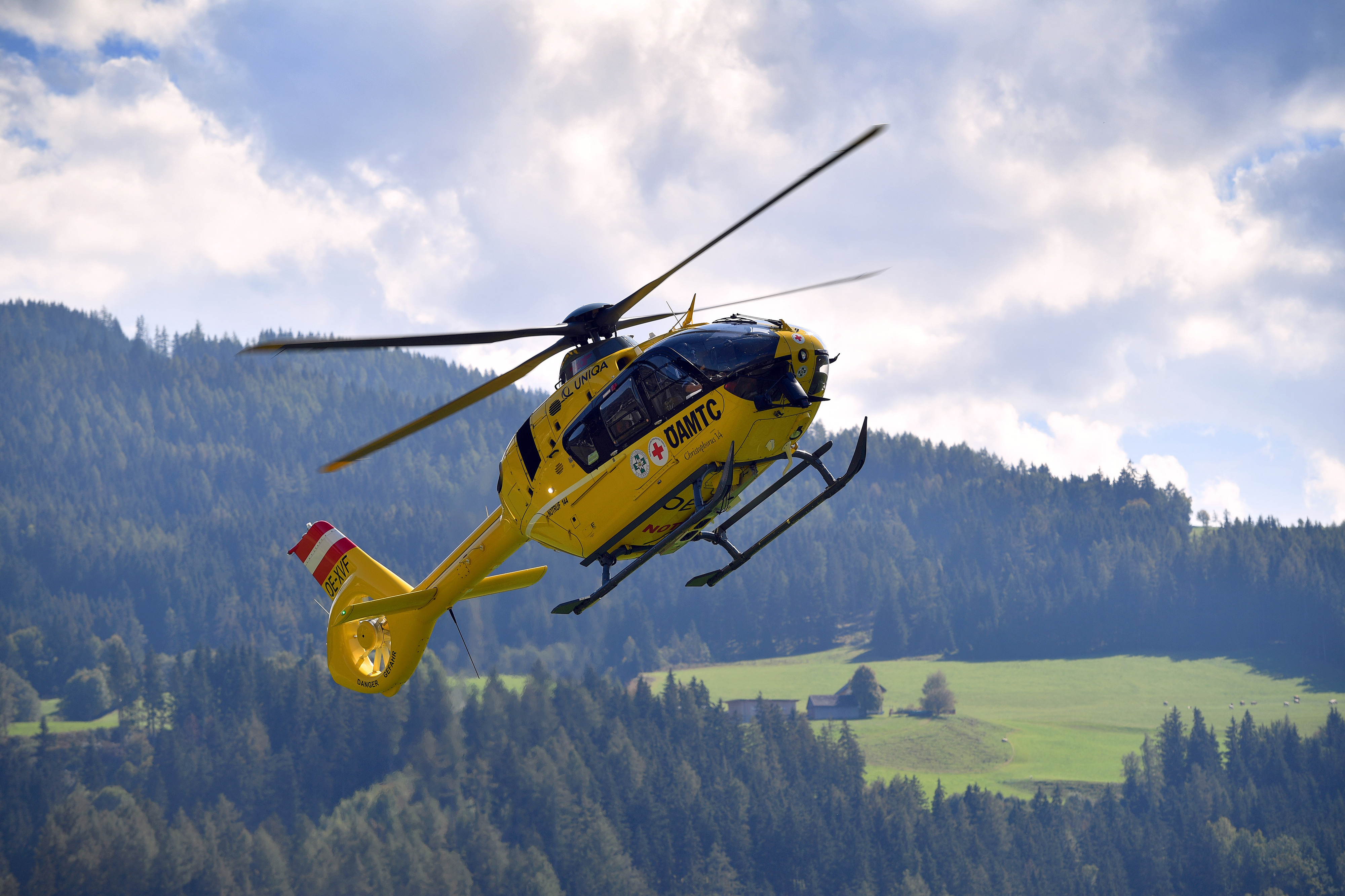 ÖAMTC-Notarzthelikopter "Christophorus 14" im Landeanflug. Symbolbild