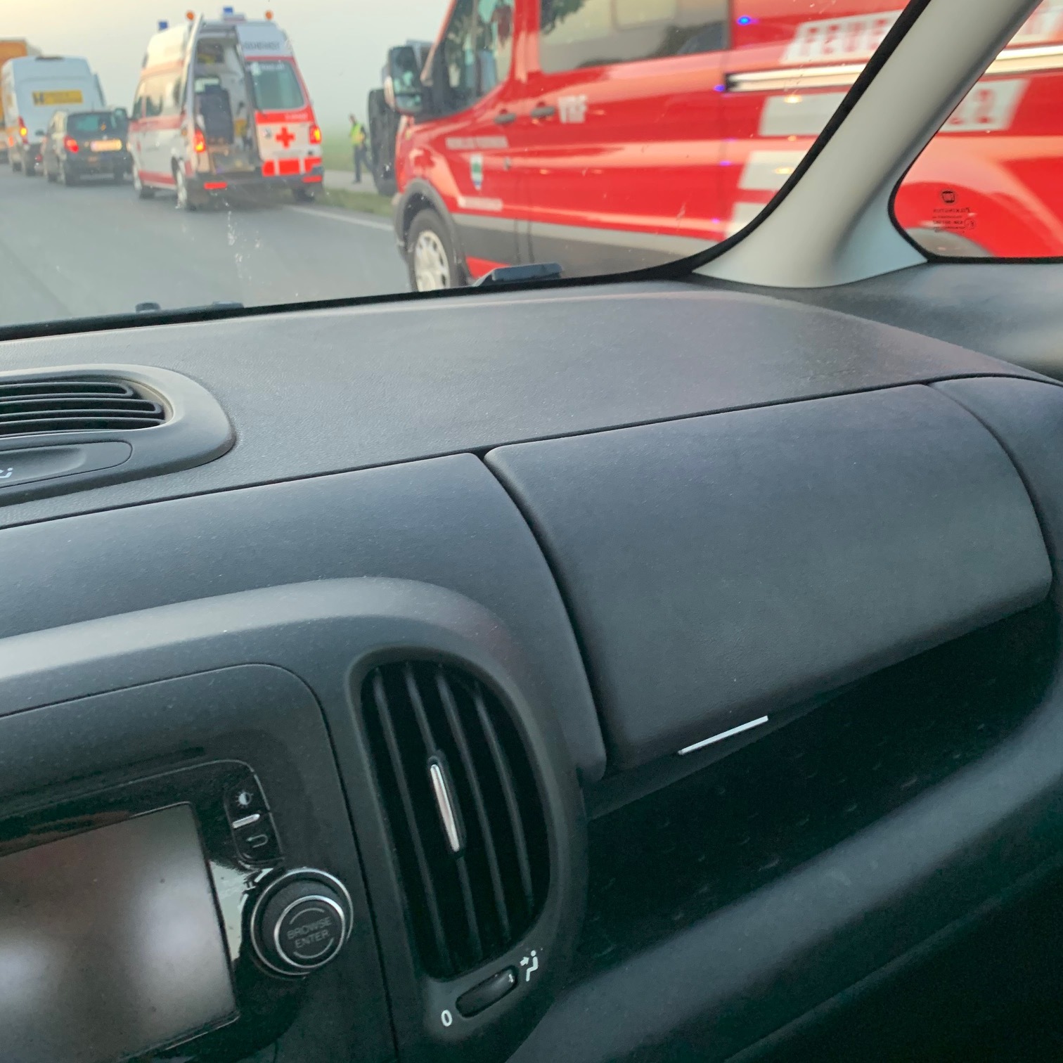 Rettungseinsatz auf der B4 nach dem Lkw-Crash.