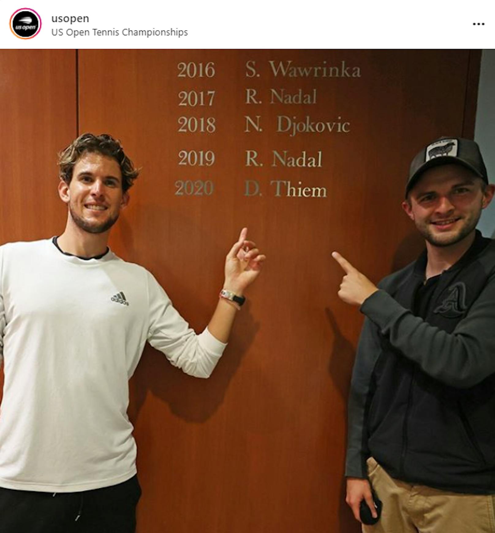 Auf der Wall of Fame steht's schon! Dominic Thiem ist der neue Champion.