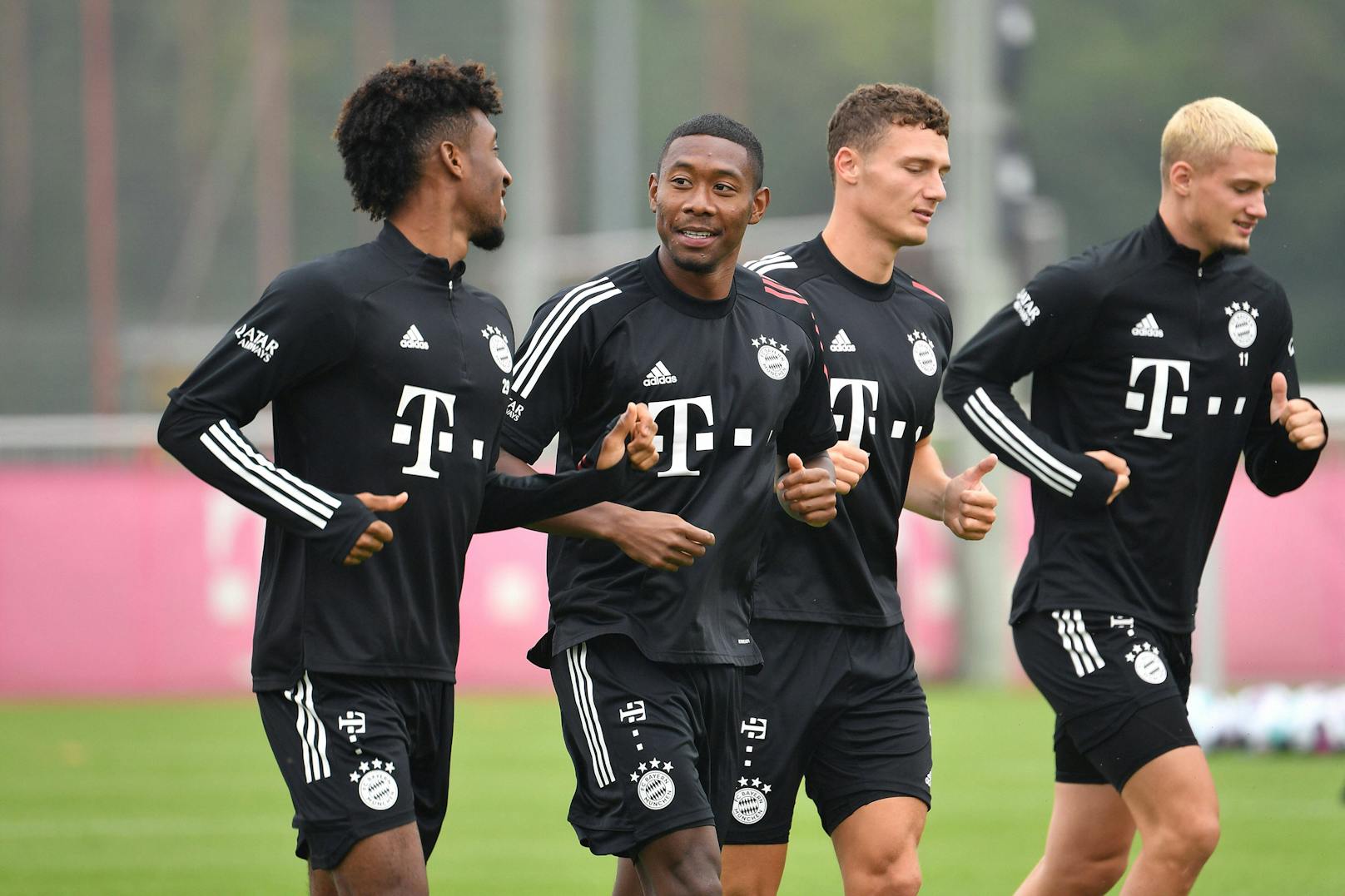 Kingsley Coman beim Training mit David Alaba.