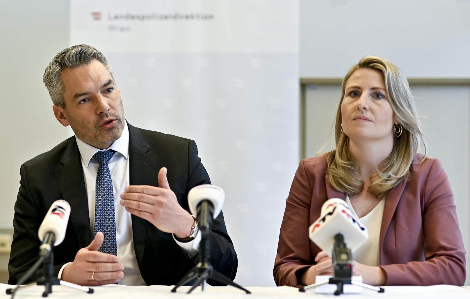 Integrationsministerin Susanne Raab und Innenminister Karl Nehammer (beide ÖVP) wollen gegen Sittenwächter hart durchgreifen.