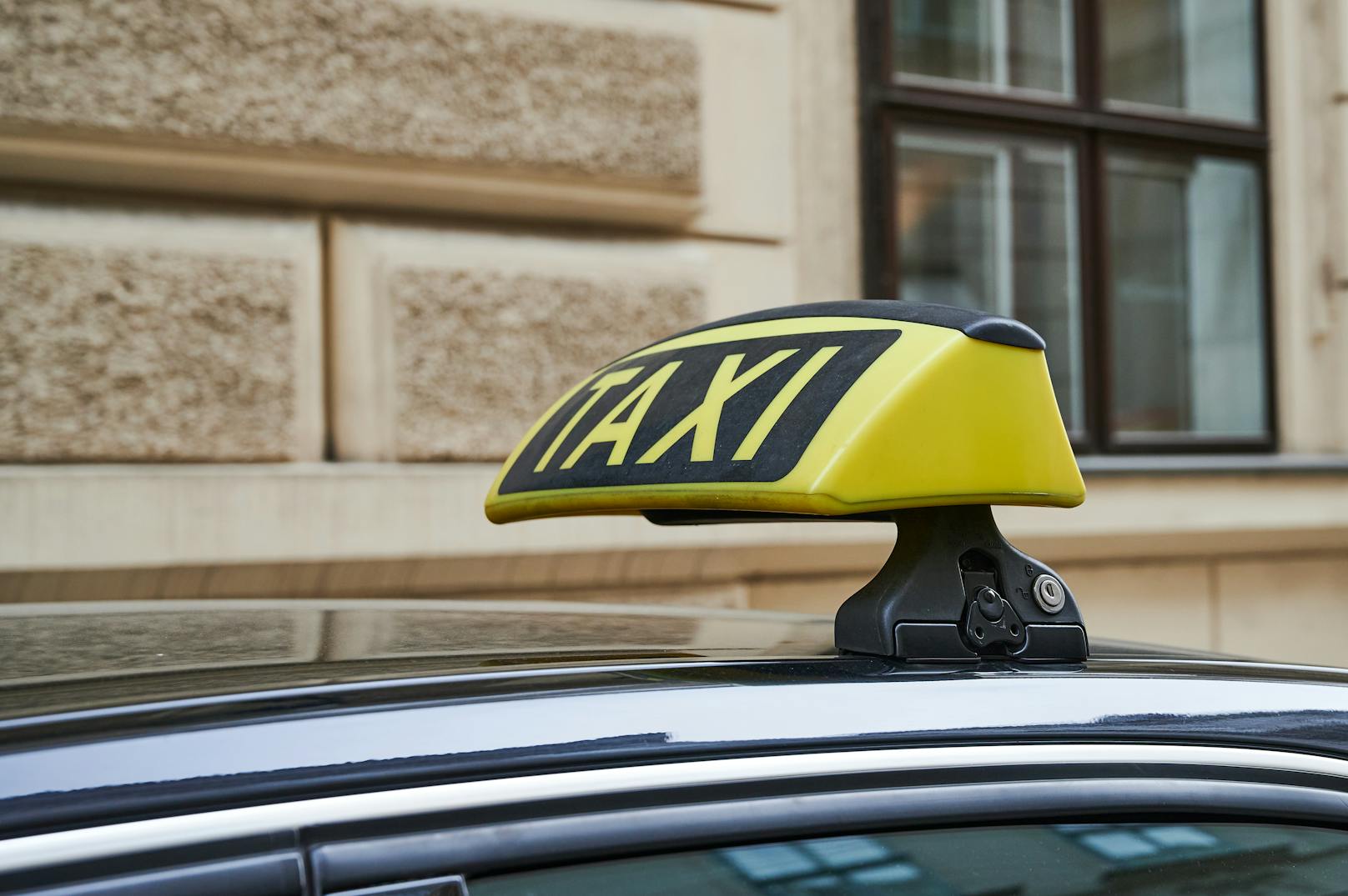 Wird das Taxi-Schild bald aus Wien verbannt?