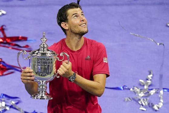 Dominic Thiem mit dem US-Open-Pokal.
