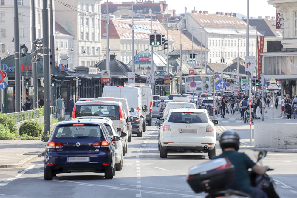 Wirbel gibt es um ein angebliches Autofahr-Verbot im Corona-Maßnahmengesetz.