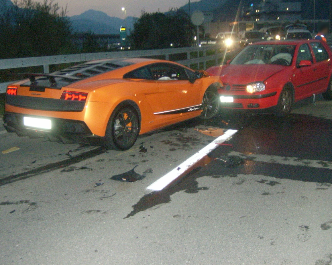 Der Sachschaden beläuft sich auf rund 121.000 Euro