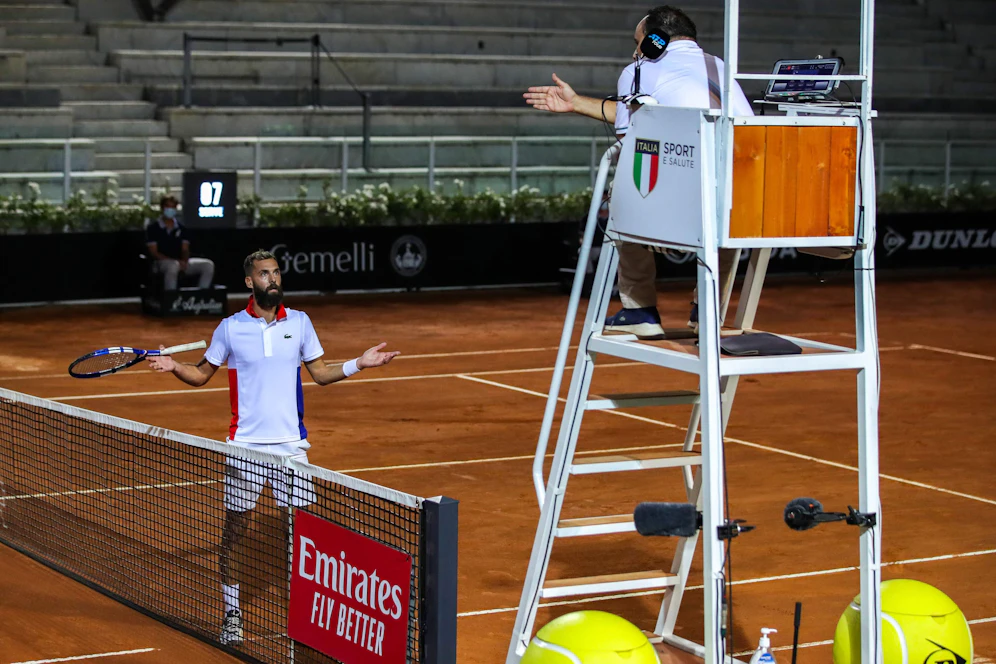Benoit Paire legt sich mit dem Stuhlschiedsrichter an. 