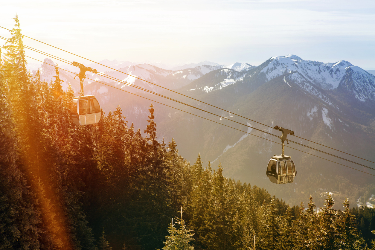 Der Gleitschirmpilot geriet nach dem Start in das Stahlseil einer Materialseilbahn.