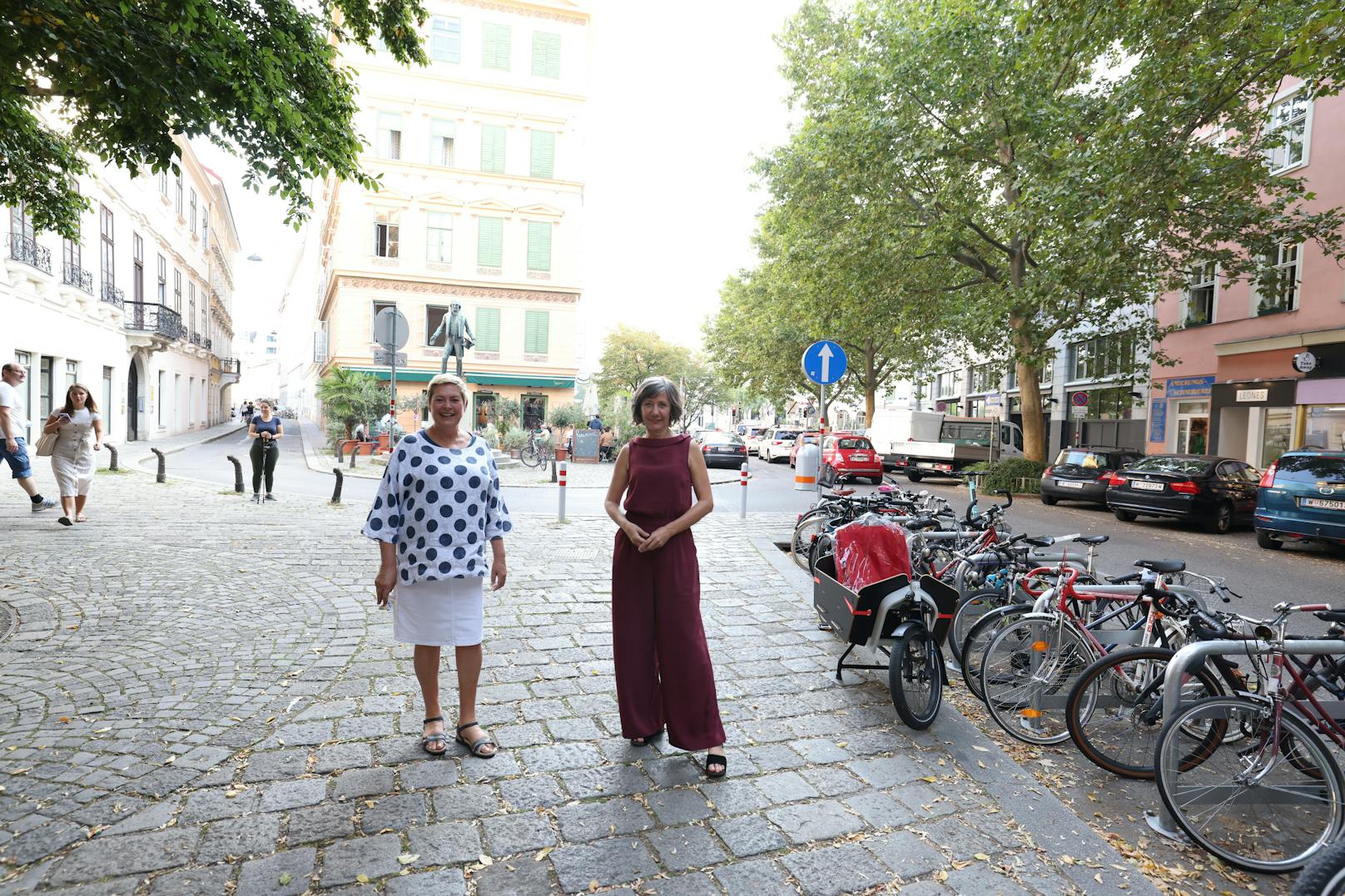 Bezirksvorsteherin Ursula Lichtenegger (li.) und Vizebürgermeisterin Birgit Hebein (beide Grüne) präsentierten am Mittwoch ihre Pläne für die neue Praterstraße.