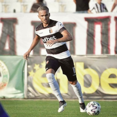 Kenan Muslimovic stürmt für Lokomotiv Plovdiv.