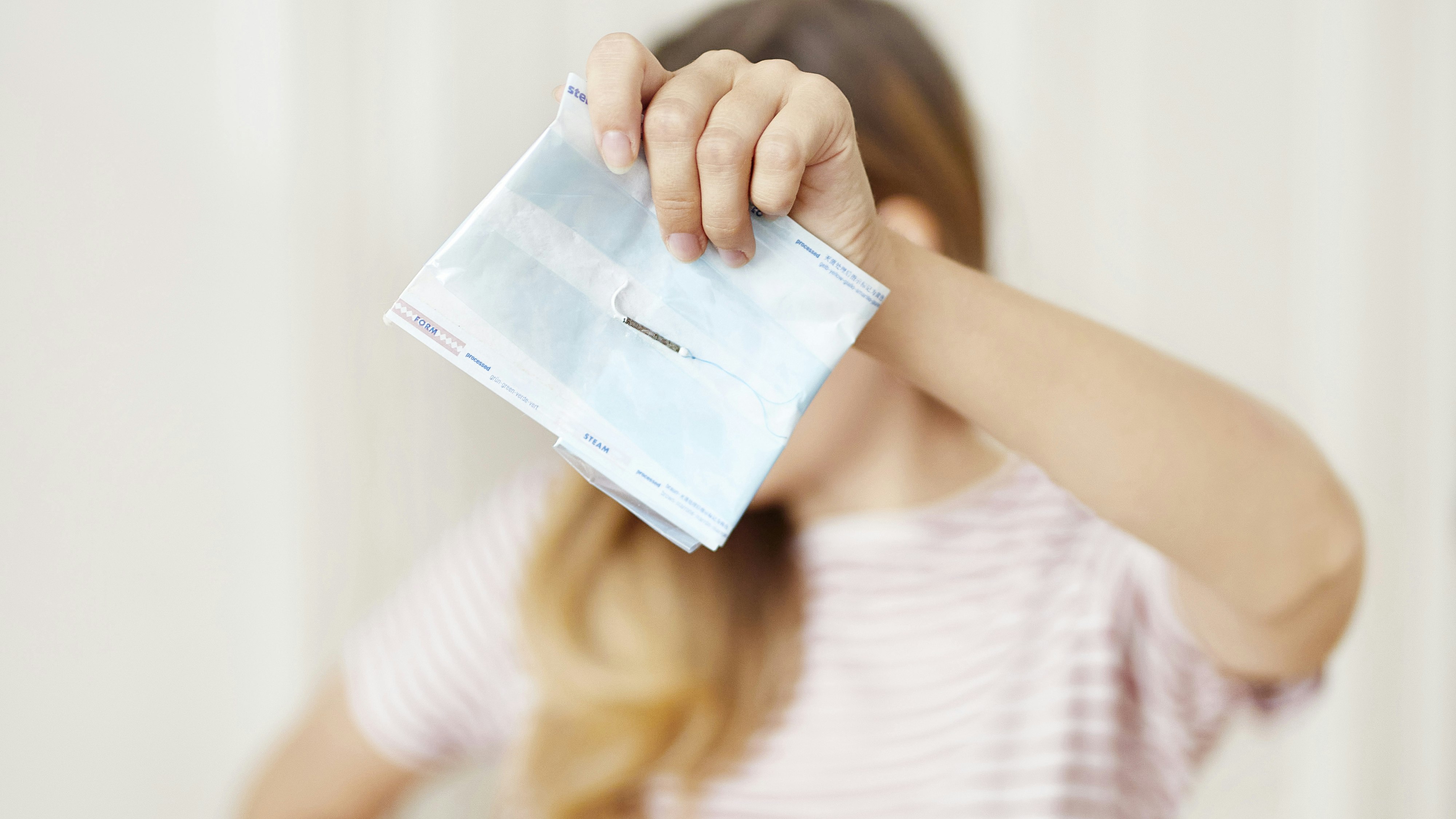 Sandra G. mit dem abgebrochenen Arm.