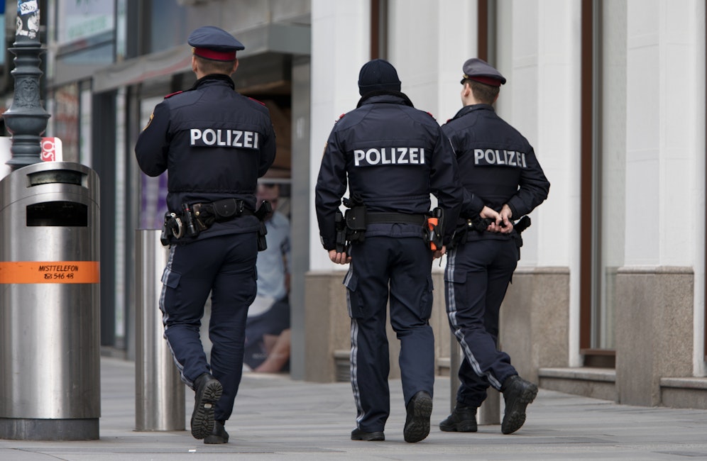 Maximal 10 Personen: Polizei darf wieder die Lokale kontrollieren