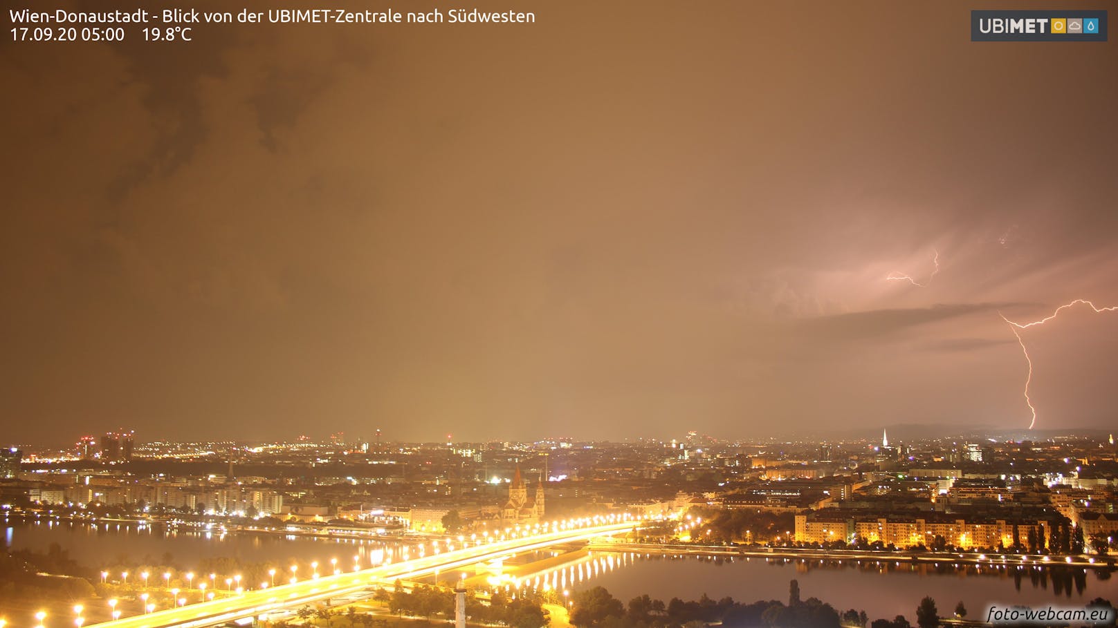 Ein Blitz über Wien in der Nacht auf 17. September 2020