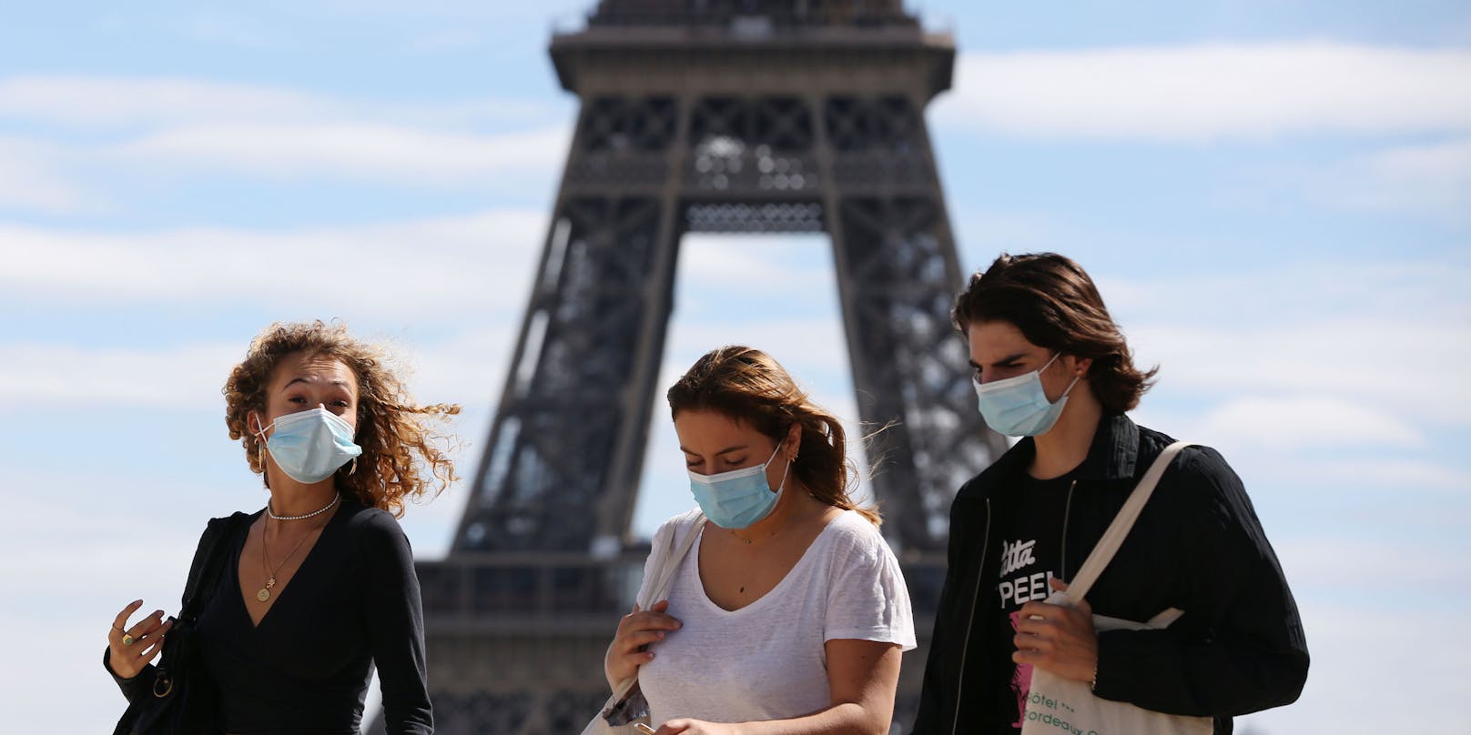 Wegen der weiter steigenden Corona-Infektionszahlen wird in Paris die höchste Warnstufe verhängt.
