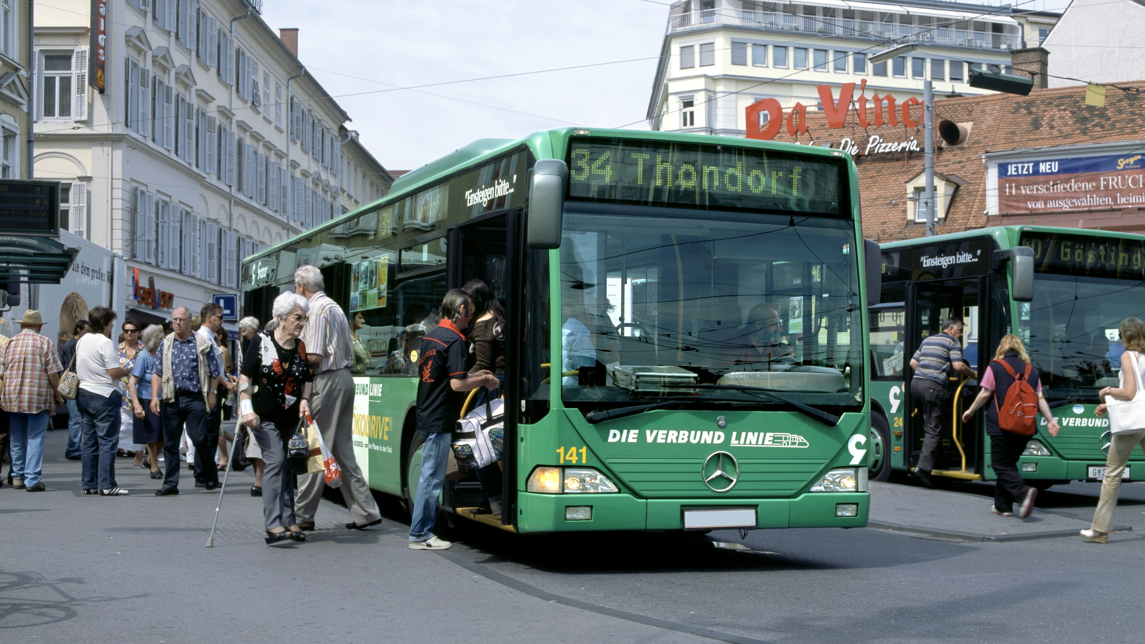 transport, biodiesel, human, bus, vehicle, europe, austria, graz, town, street, road, boarding, environmental science, industry, technology, adult, man, male, woman, female, caucasian, person, people, european, technological, industrial, white, bioenergy, energy, industry, crowd, crowds, crowded, crowding, environment, environmental, environmentally friendly, environmentally-friendly
