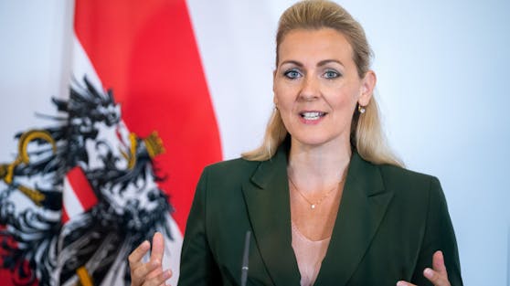 Arbeitsministerin Christine Aschbacher