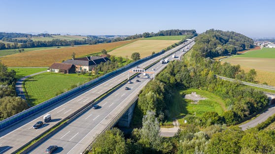Ein führerscheinloser Welser lieferte sich eine Verfolgungsjagd mit der Polizei durch den Tunnel Noitzmühle.