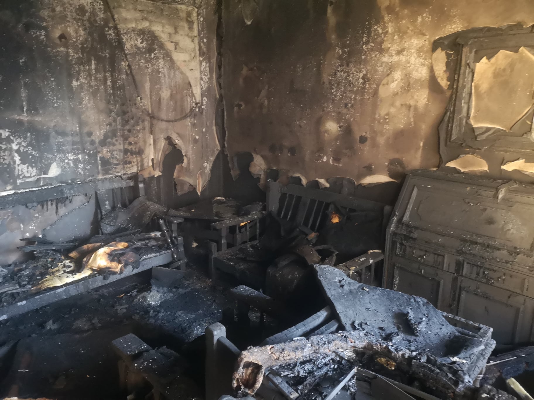 Der Brand hinterließ nur Zerstörung in der Wohnung.