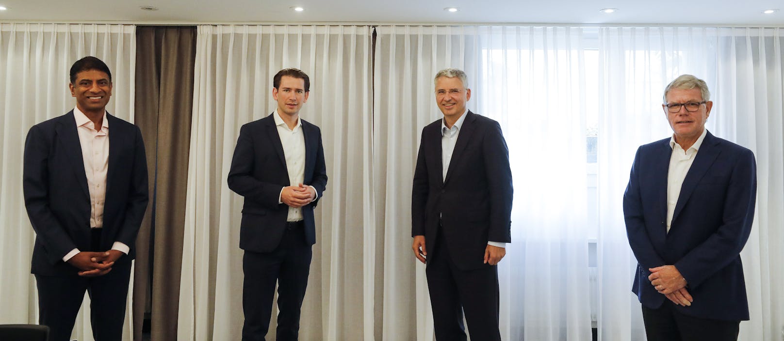  Bundeskanzler Sebastian Kurz mit den CEOs von Roche Severin Schwan, Novartis Vasant Narasimhan und Lonza Pierre-Alain Ruffieux 