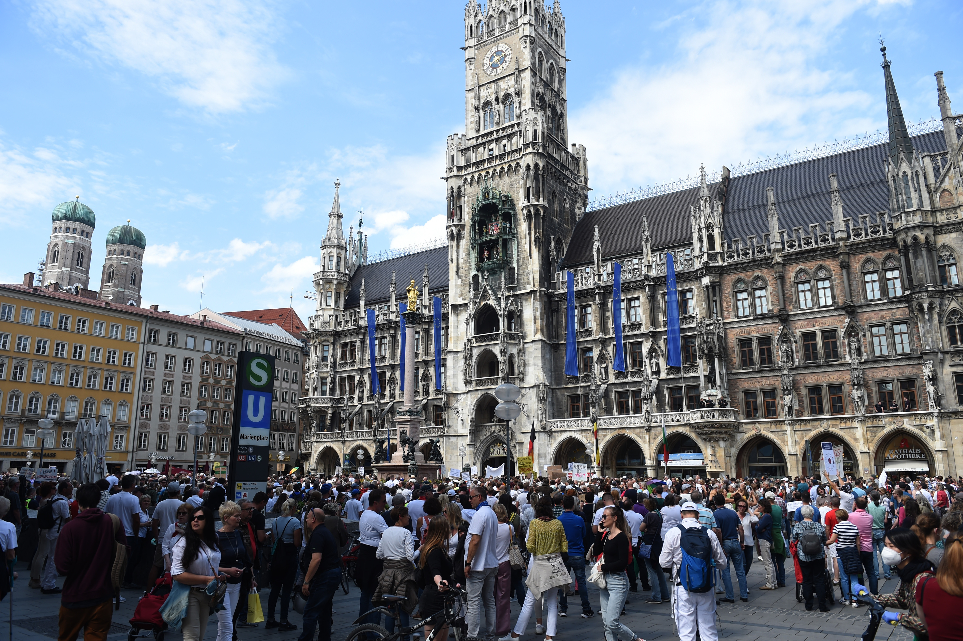 München hat am Freitag als erste Millionenstadt die Warnschwelle von 50 Corona-Neuinfektionen pro 100 000 Einwohner in sieben Tagen überschritten.