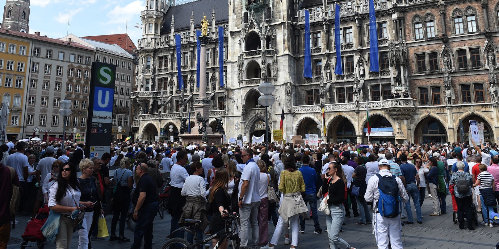 München hat am Freitag als erste Millionenstadt die Warnschwelle von 50 Corona-Neuinfektionen pro 100 000 Einwohner in sieben Tagen überschritten.