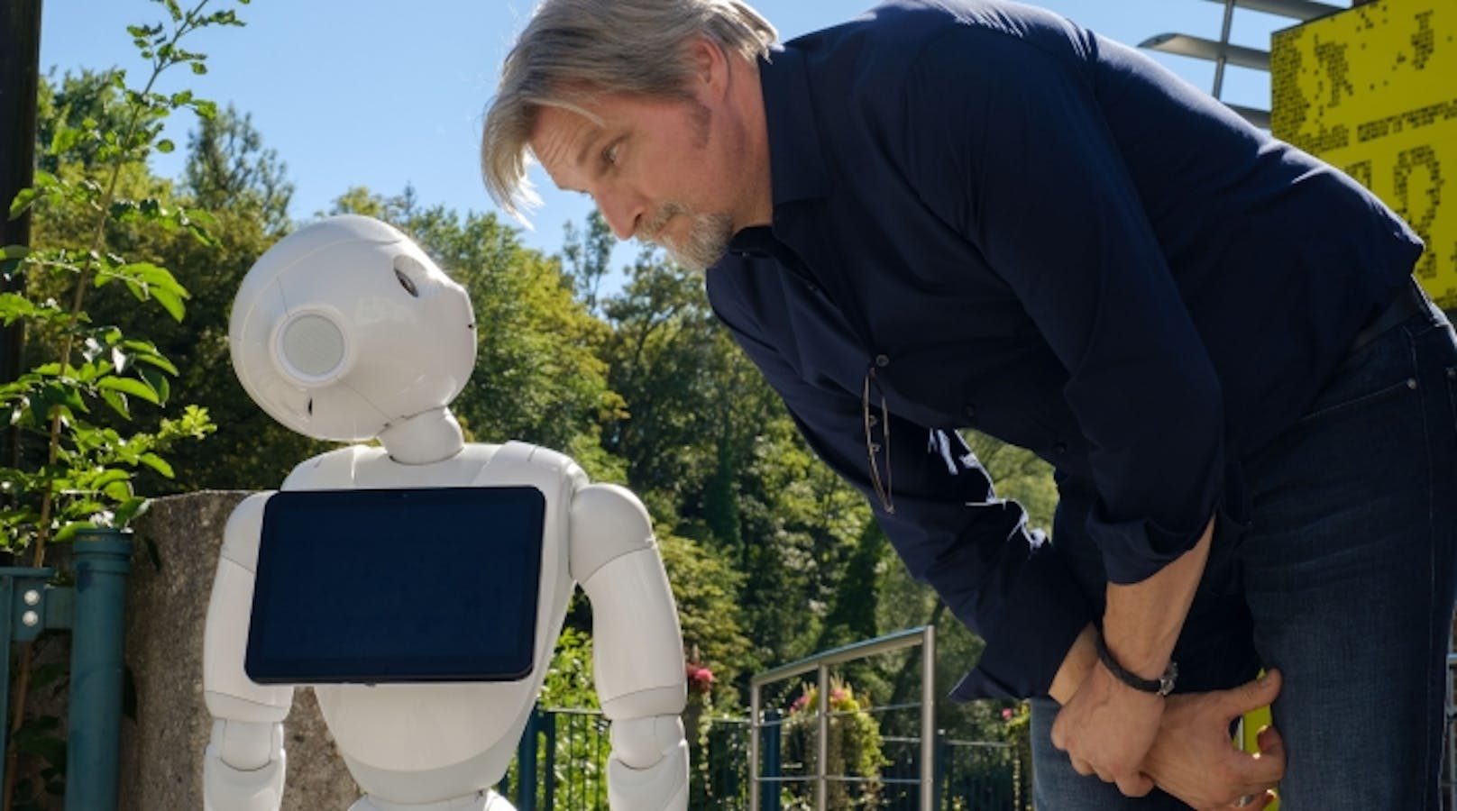 Roboter ermittelt bei "SOKO Donau"-Dreh in Steyr mit