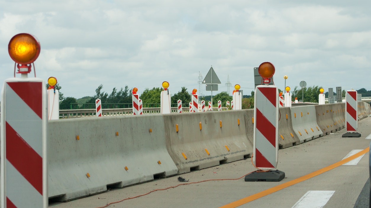 Zusätzlich zum Reiseverkehr beeinträchtigen einige Großbaustellen den Verkehrsfluss