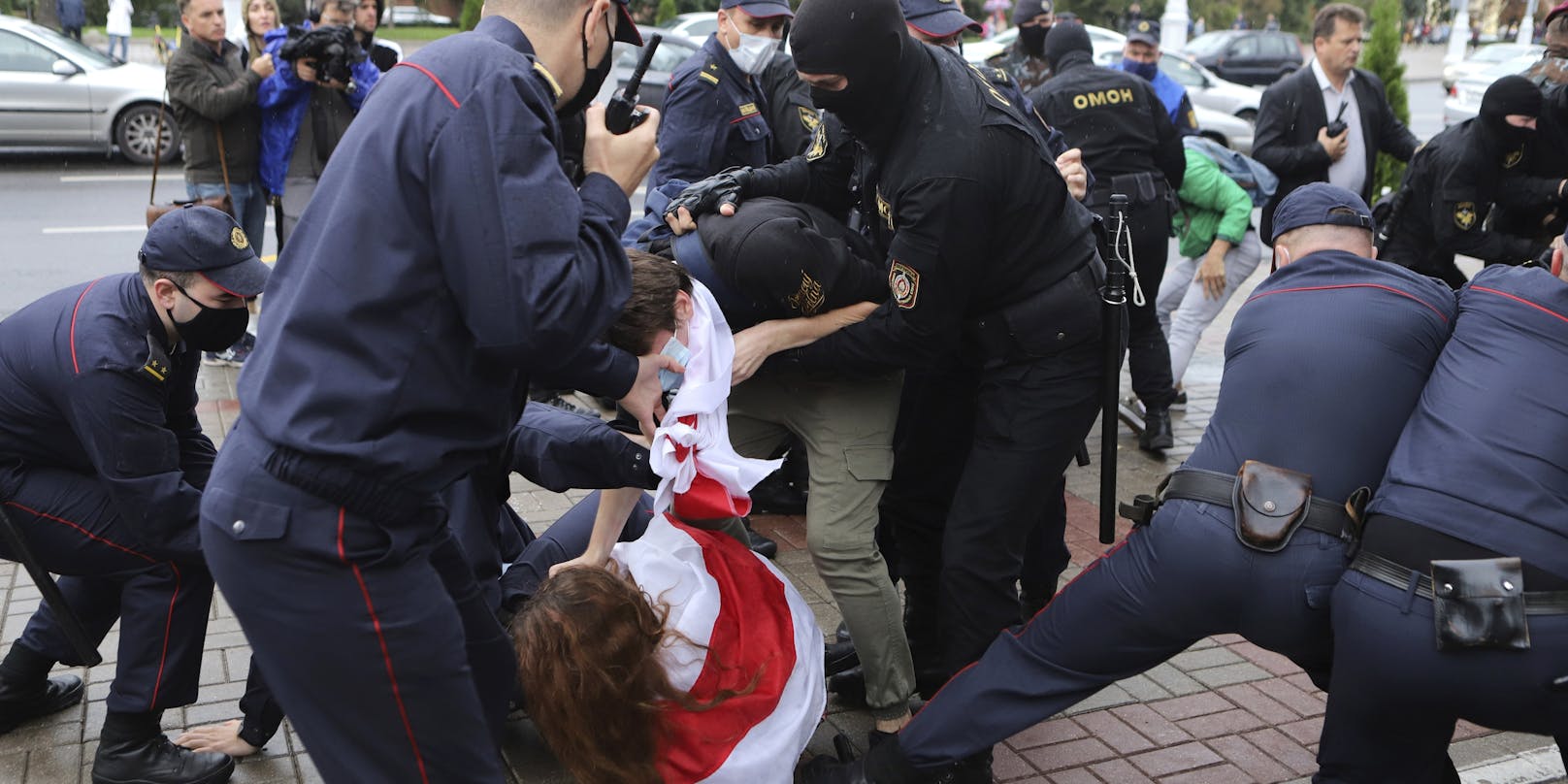 Szenen einer Festnahme in Belarus