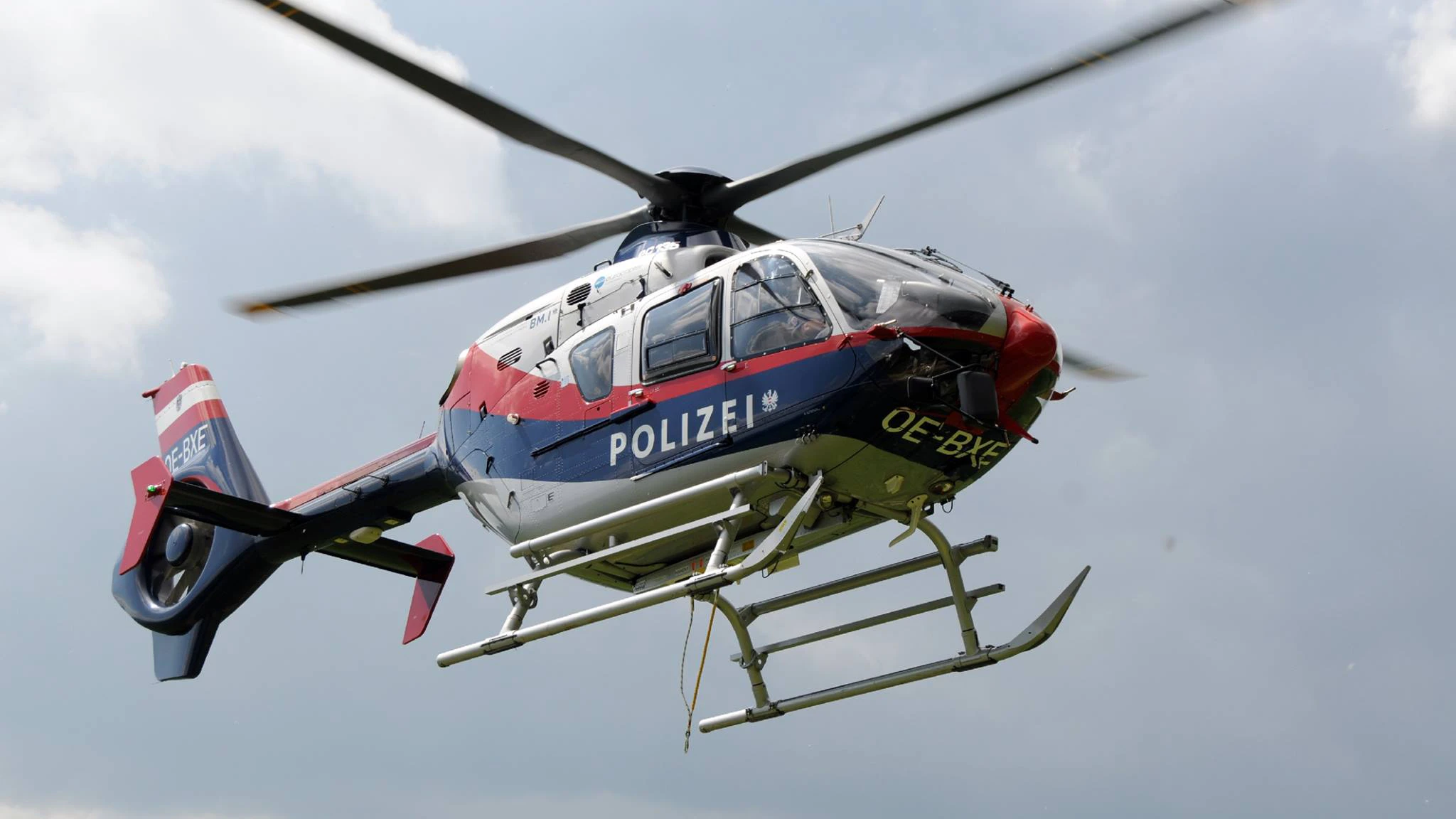 Heute.at - Schülerin vermisst! Große Suche nach Sandra (16)