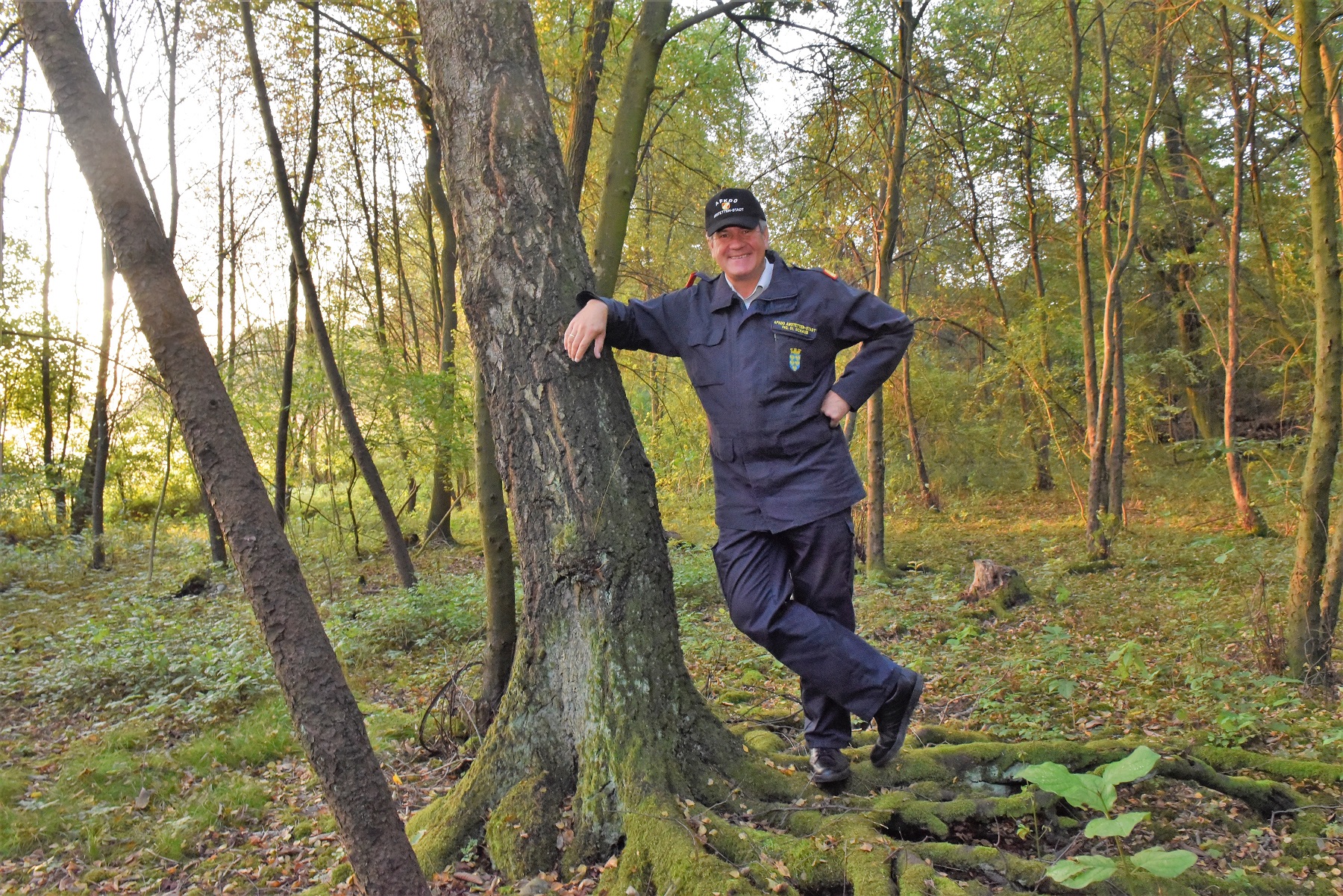 Amstettens Abschnittsfeuerwehrkommandant inspizierte die Bäume und stellte schmunzelnd fest: Bei uns sind die Bäume nicht explosiver.