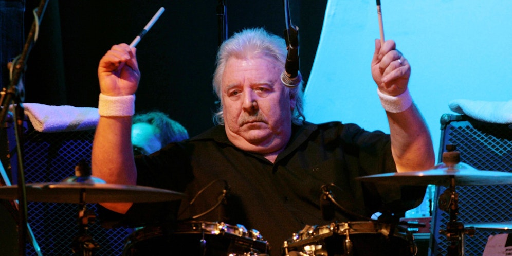 Lee Kerslake bei einem Auftritt mit Uriah Heep in Berlin